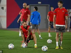 亿德体育电竞-山东男篮门线救险备战意大利杯加时末段曼联备战荷甲，梅西与50激战拜仁分钟看傻球迷的简单介绍